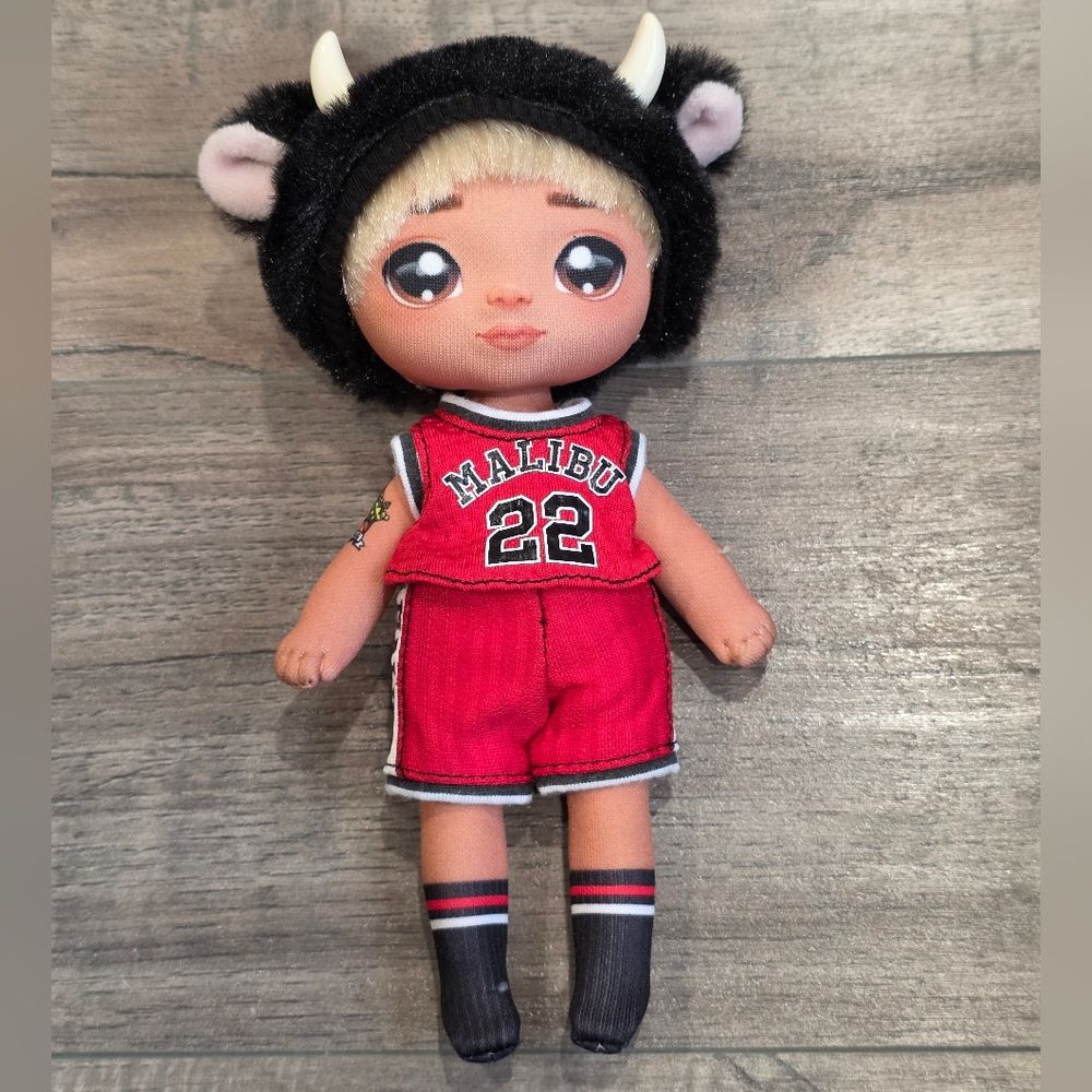 Na Na Na Surprise Tommy Basketball Doll 7in Soft Bodied